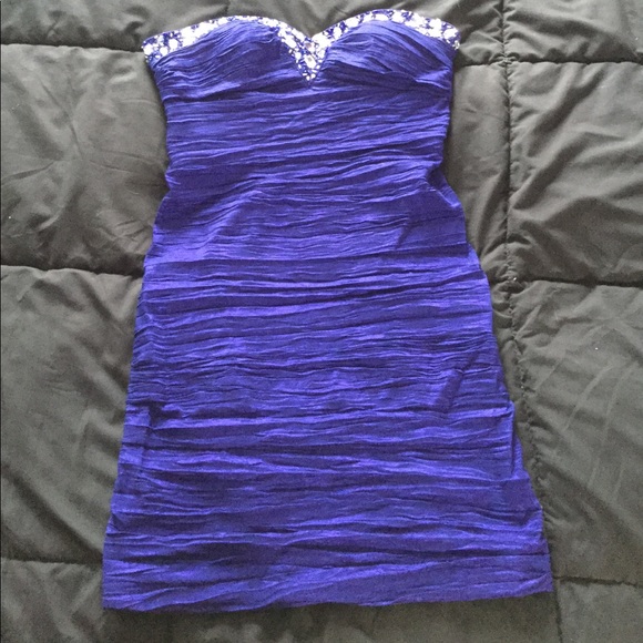 Dress - Picture 1 of 3